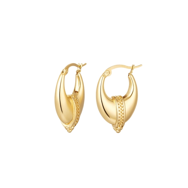 Earrings with detail in the middle gold stainless steel