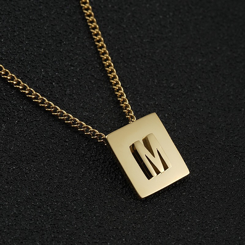 Goldfarbe / 1 Stück minimalistische Halskette mit Anhänger „M“ aus Edelstahl in Goldfarbe für Unisex-Anhänger der Daily Series Bild13