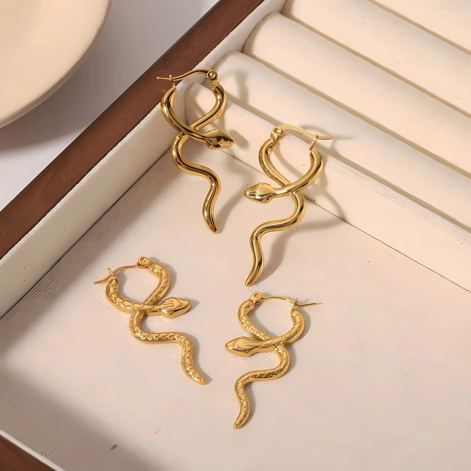 1 Pair Simple Statement Style Trendy Glossy Snake Shape Stainless Steel  Gold Color Women's Hoop Earrings Picture2