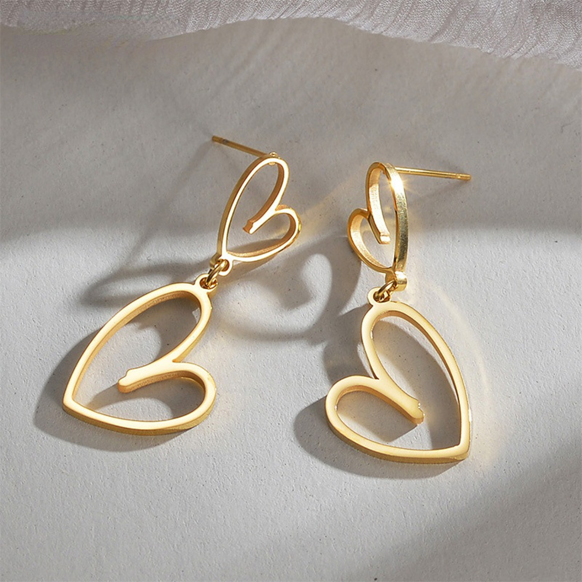 1 Pair Retro Sweet Style Heart Shape Stainless Steel  Gold Color Women's Drop Earrings 2