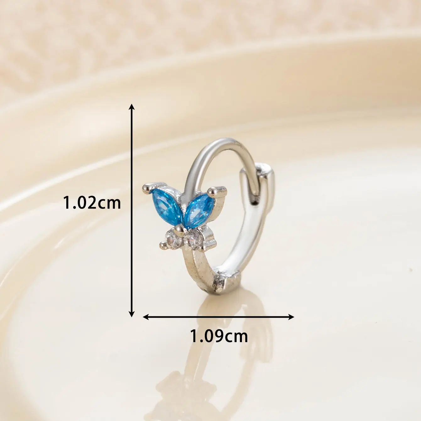 1 Piece Simple Series Classic Butterfly Copper Silver Color Material Zircon Women's Hoop Earrings 2