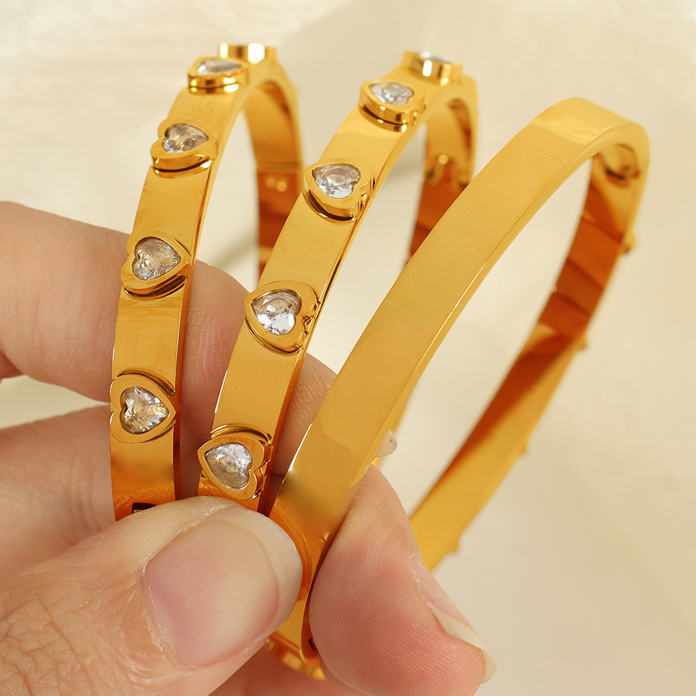 1 Piece Simple Series Classic Heart Stainless Steel  Gold Color Plated Zircon Women's Bangles 2