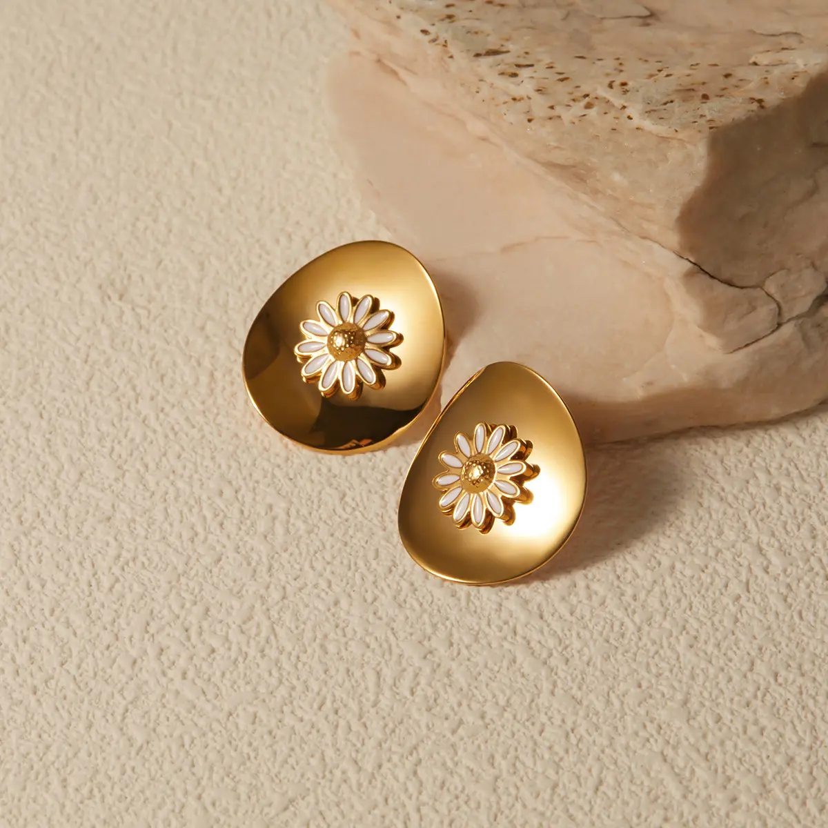 1 Pair Simple Series Fashionable Daisy Stainless Steel Gold Color Women's Stud Earrings h5 