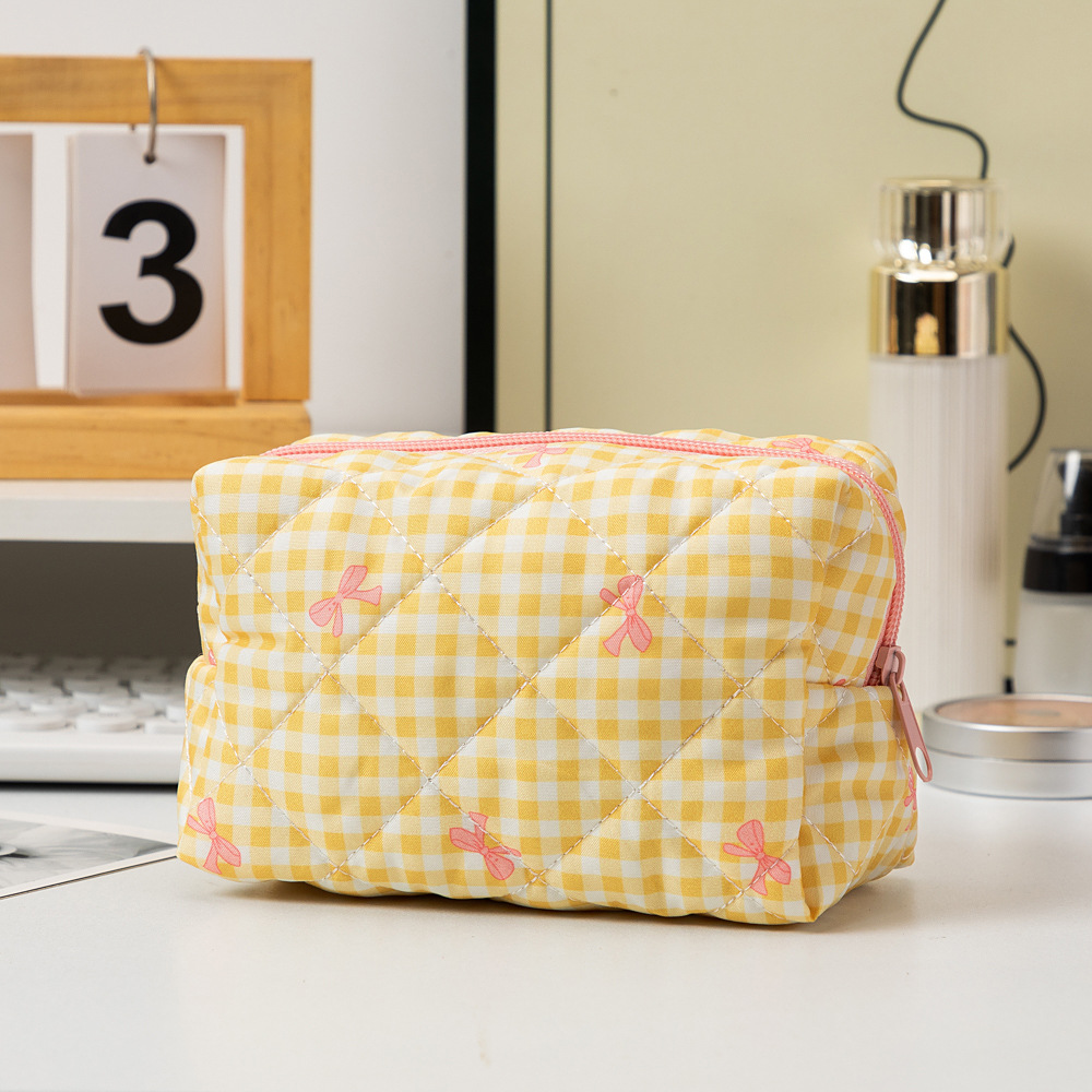 Yellow / 1 Piece Chic Plaid Bowknot Portable Large Capacity With Random Printing Design Women's Quilted Cosmetic Bags Picture2