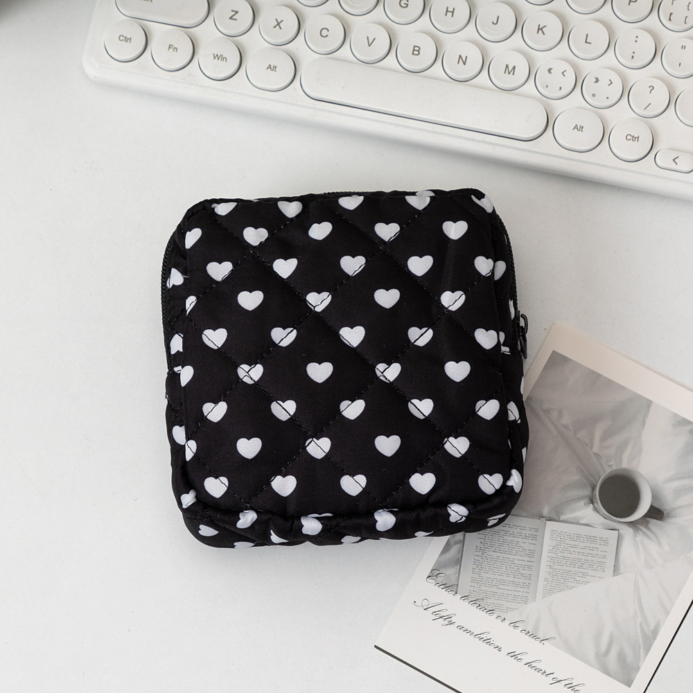 Black / 1 Piece Fashion Series Heart Portable Large Capacity Toiletry With Random Printing Design Women's Quadrate Cosmetic Bags Picture2