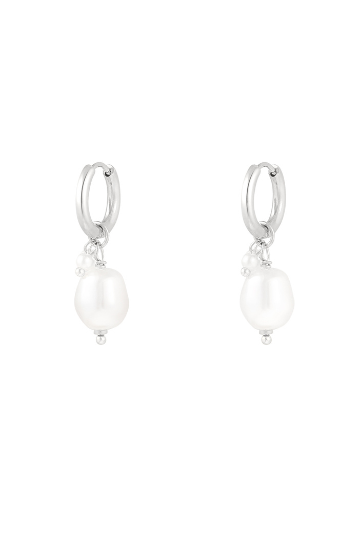 Simple earring with large and small pearl - 