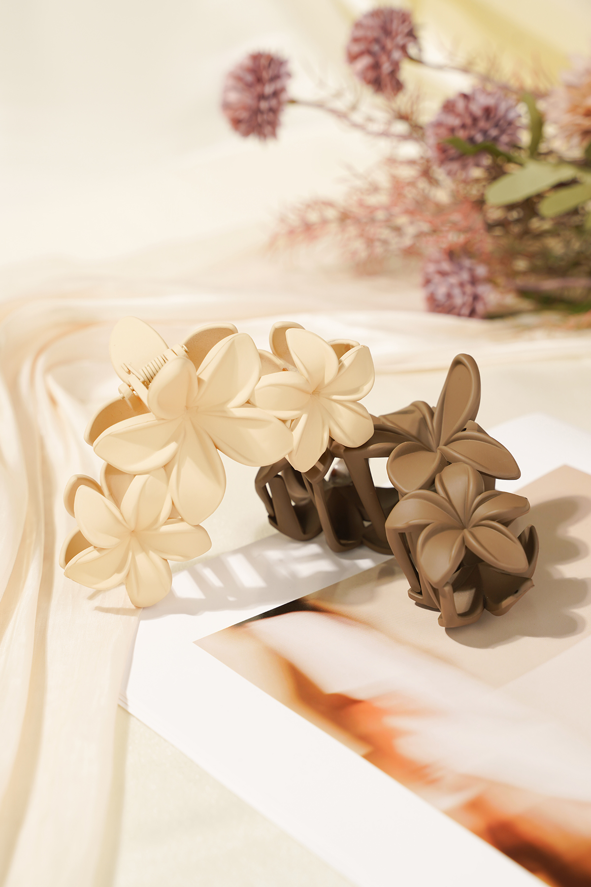 hair clip with large flowers - dark brown h5 Picture3