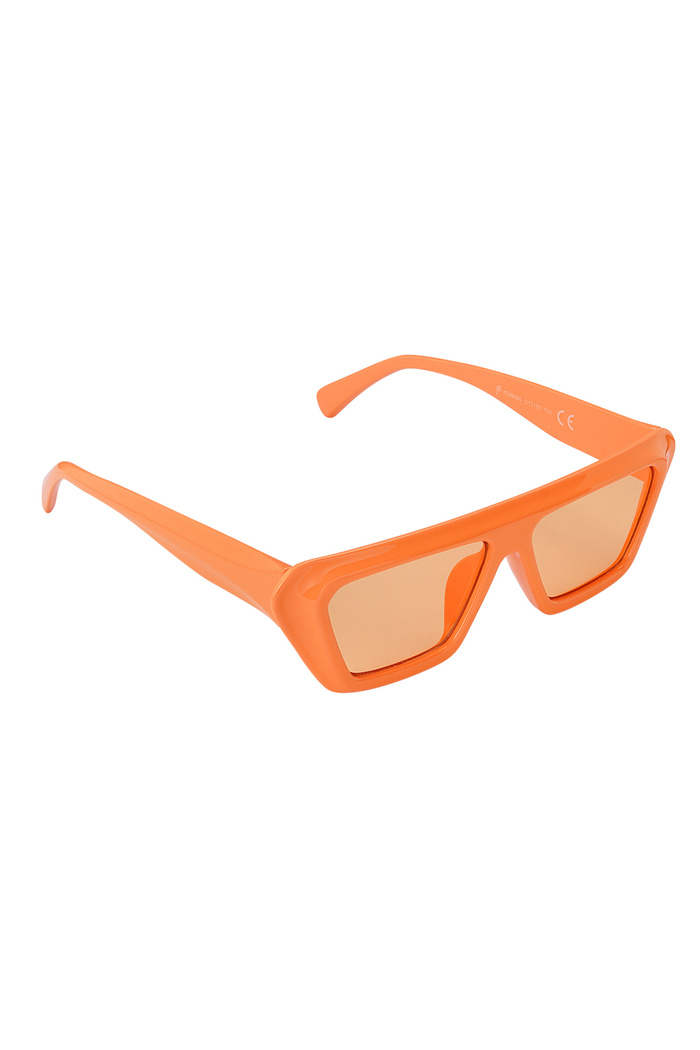 Orange sunglasses to the max 