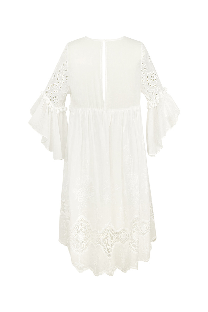Kleid mit bestickten Details in Weiß Bild5
