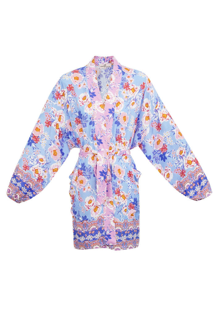 Kurzer Kimono mit lila Blüten – mehrfarbig 
