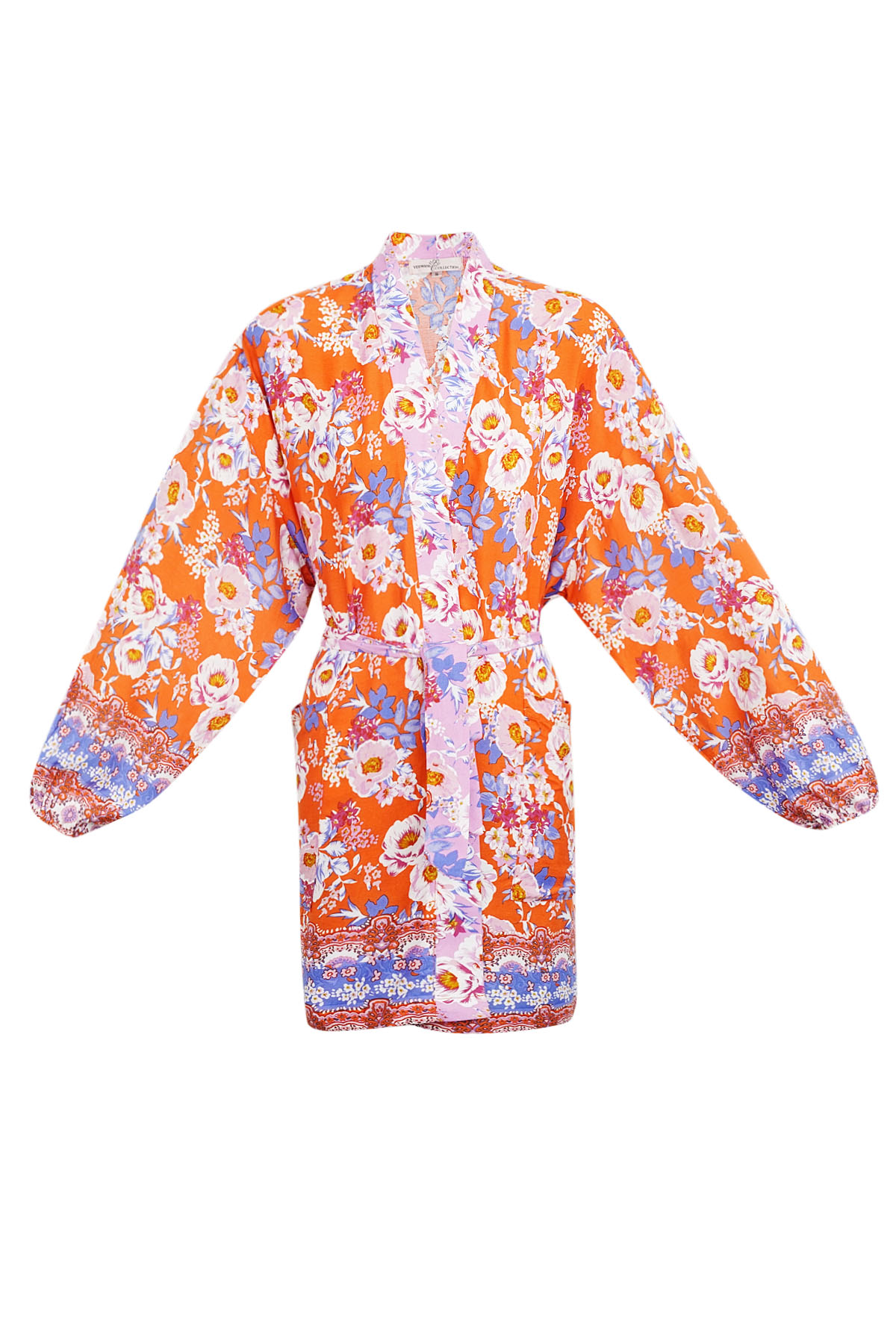 Kurzer Kimono mit orangefarbenen Blumen – mehrfarbig