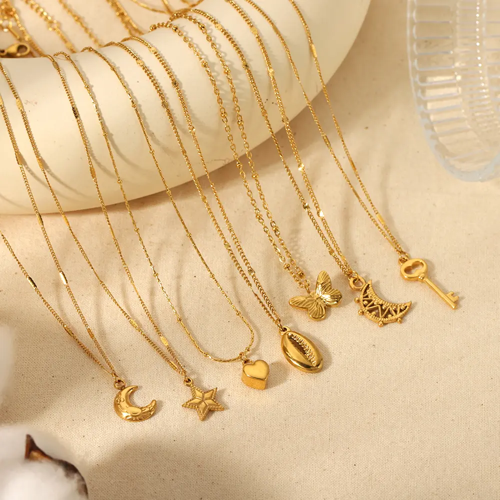 1 Piece Simple Versatile Style Moon Shape Stainless Steel  Gold Color Women's Pendant Necklaces