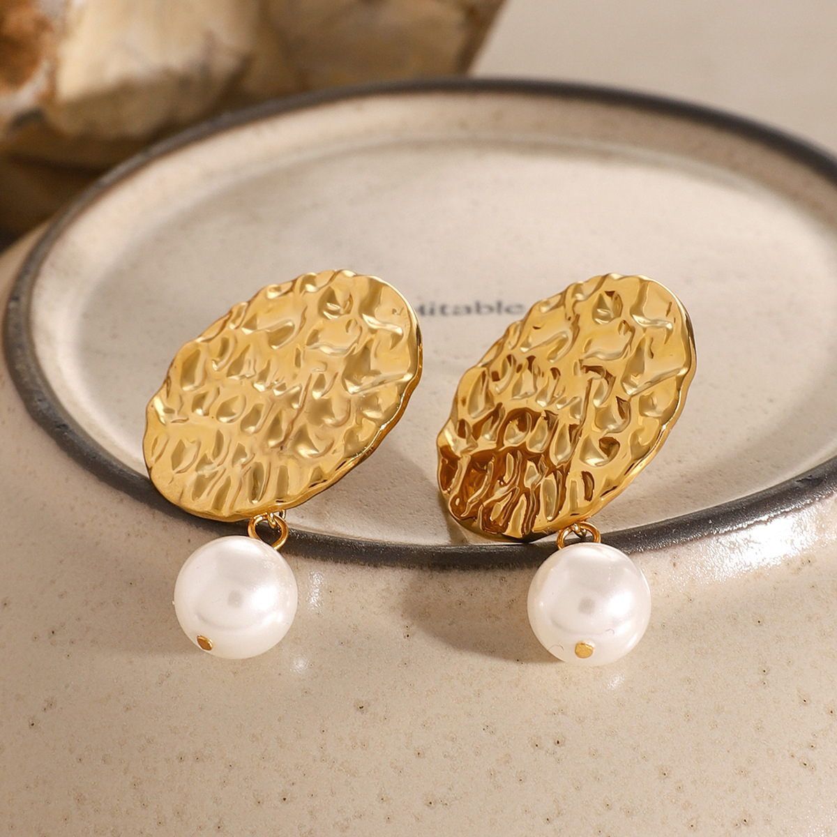 1 Pair Retro Classic Style Round Shape Stainless Steel  Gold Color Inlay Artificial Pearls Women's Drop Earrings