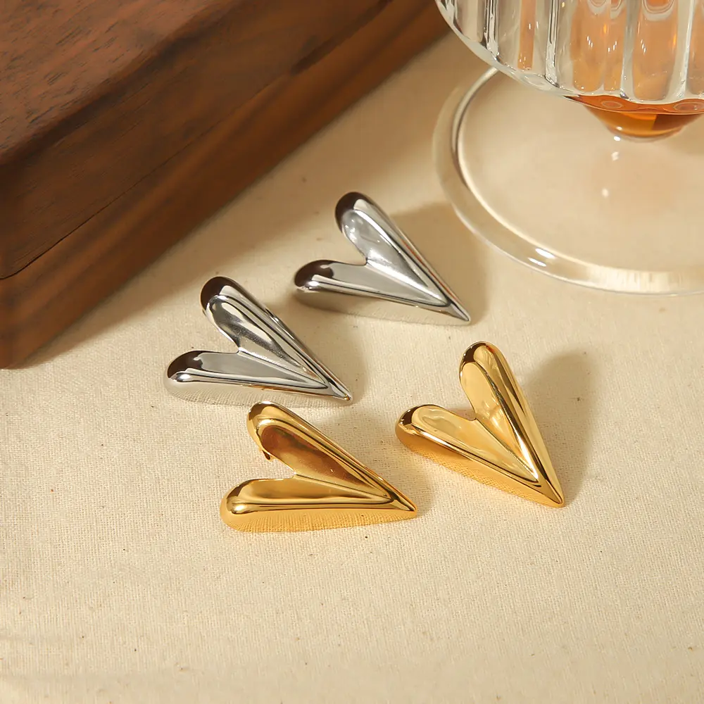 1 Pair Simple Versatile Style Heart Shape Stainless Steel  Gold Color Women's Stud Earrings 2