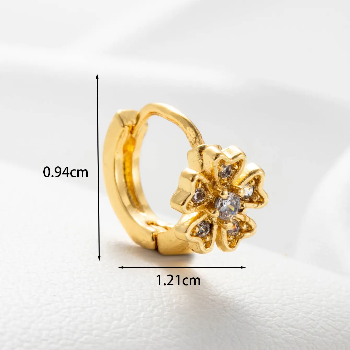 1 Piece Simple Series  Flower Copper   Gold Color Zircon Women's Hoop Earrings