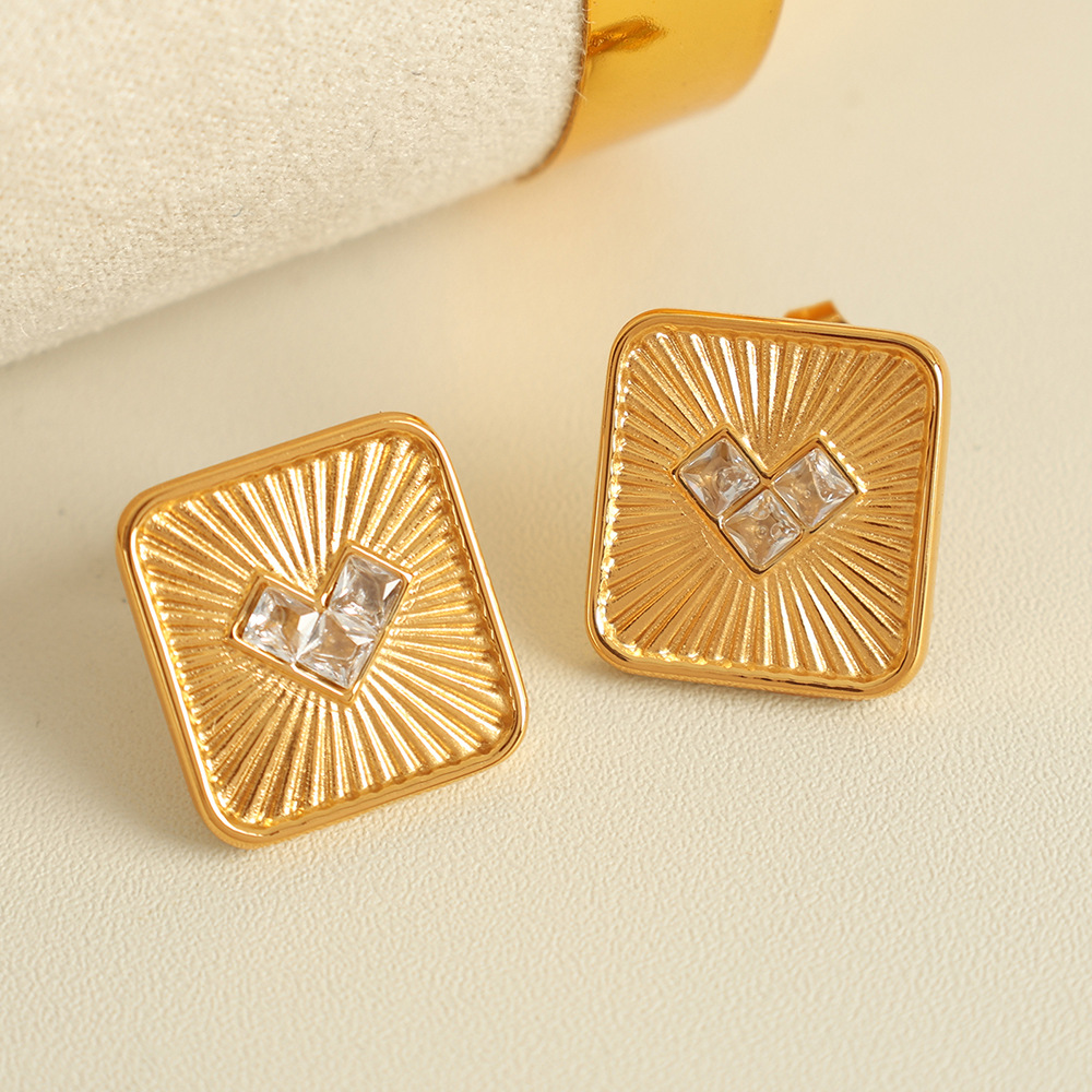 1 Pair Simple Series Retro Heart Stainless Steel  Gold Color Zircon Women's Stud Earrings 2