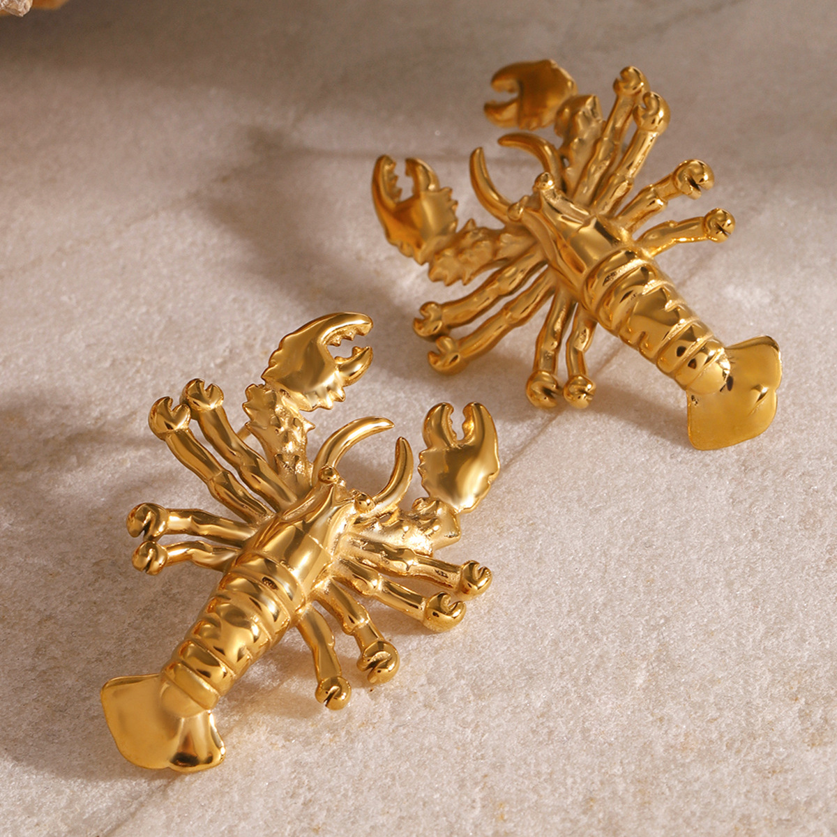 1 par de aretes tipo botón de acero inoxidable chapados en oro de 18 quilates con diseño de animales de vacaciones de la serie Simple para mujer Imagen3