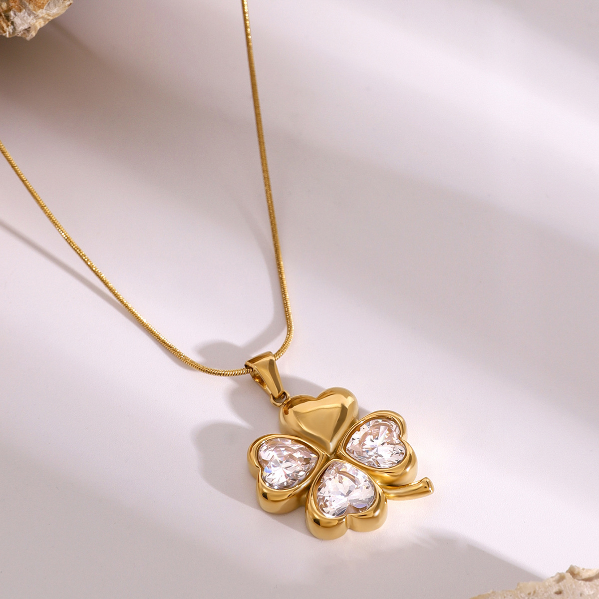 1 Piece Simple Series Retro Flower Stainless Steel 18K Gold Plated Zircon Women's Pendant necklaces h5 Picture3