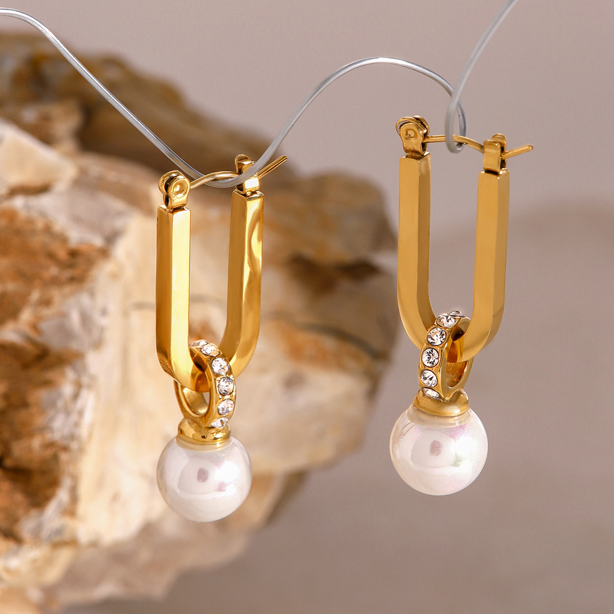 1 par de pendientes de aro de acero inoxidable con baño de oro de 18 quilates y diamantes de imitación para mujer, serie clásica h5 