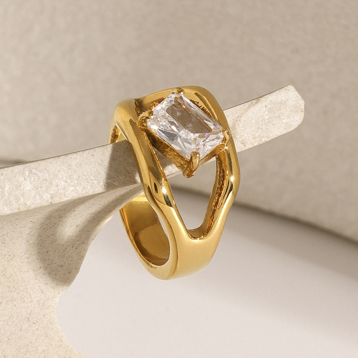 1 Piece Simple Series Classic Geometric Stainless Steel 18K Gold Plated Zircon Women's Single Ring 