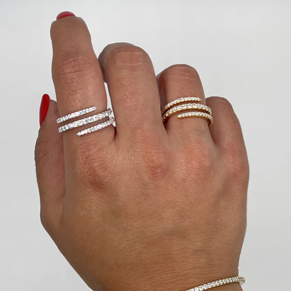 Anillos ajustables para mujer de acero inoxidable chapado en oro de 18 quilates con diamantes de imitación y diseño geométrico simple de 1 pieza h5 Imagen4