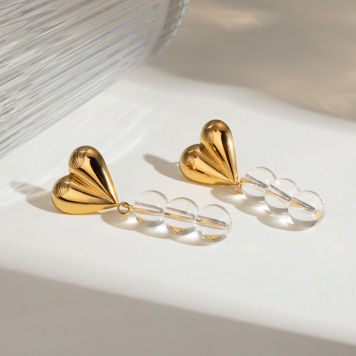 1 par de pendientes colgantes sencillos de acero inoxidable con forma de corazón y baño de oro de 18 quilates con incrustaciones de vidrio para mujer h5 