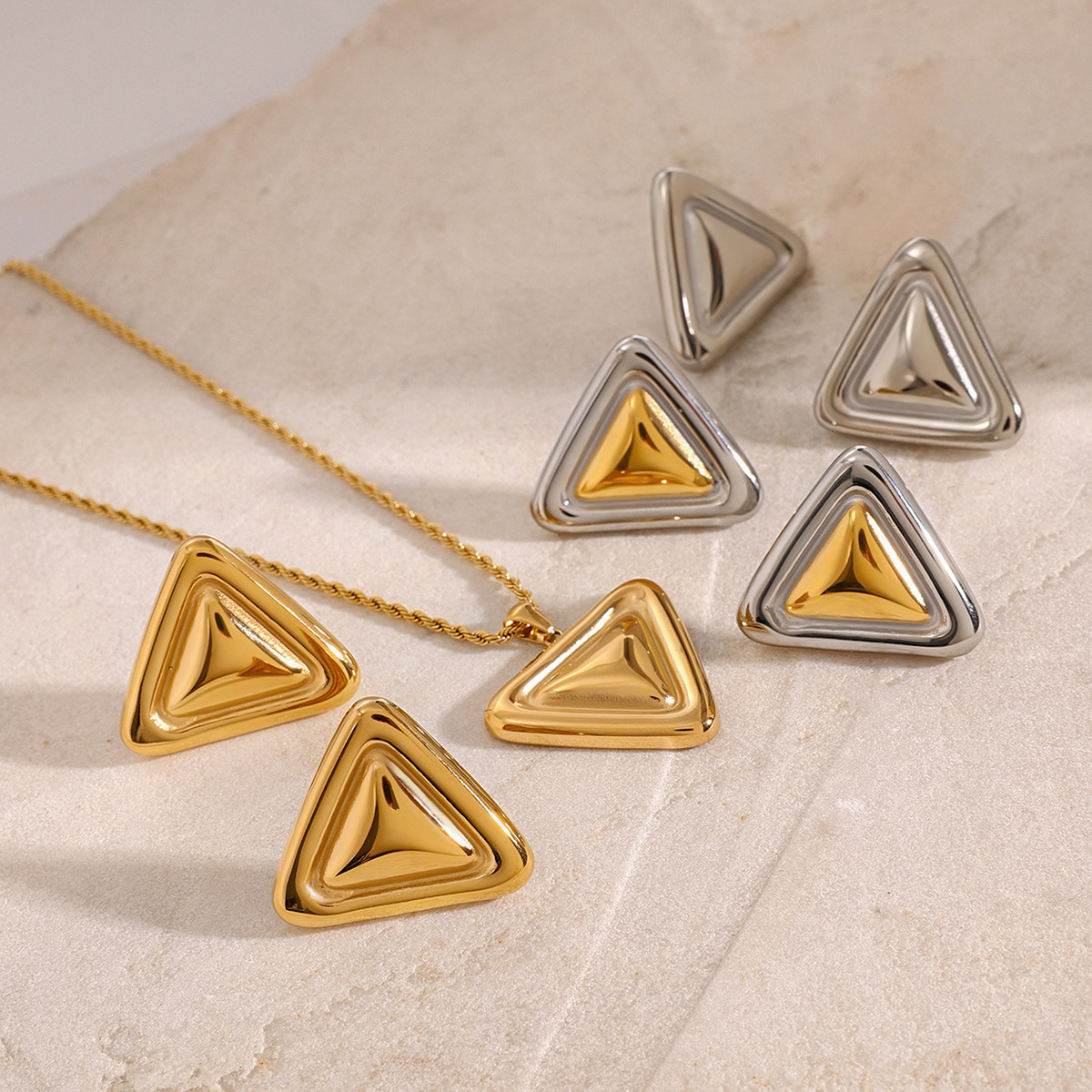 1 par de aretes tipo botón de acero inoxidable chapados en oro de 18 quilates con forma triangular y estilo serie simple para mujer h5 Imagen4