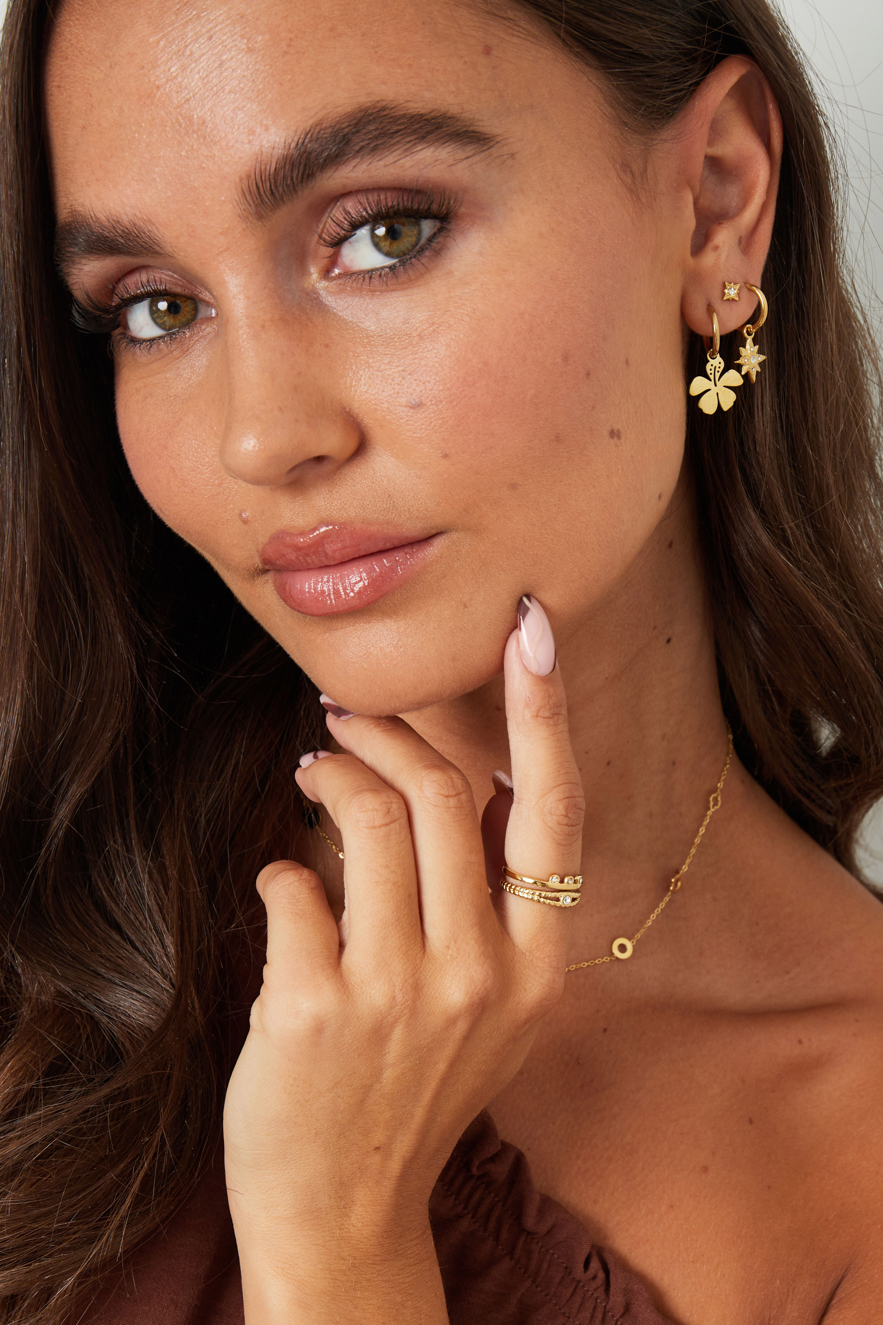 Ring elegant with stones - gold