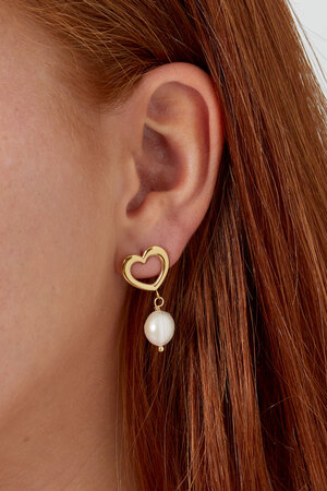 Pendiente corazón con detalle de perla - acero inoxidable dorado h5 Imagen3