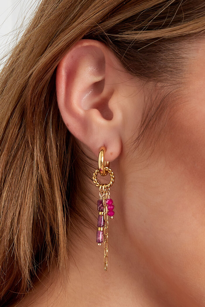 Boucle d'oreille avec nombreux pendentifs fuchsia - doré Image3