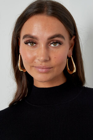 Asymmetrical hoops - gold h5 Picture2