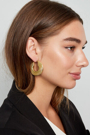 Ausgeschnittene Ohrringe – Gold h5 Bild3