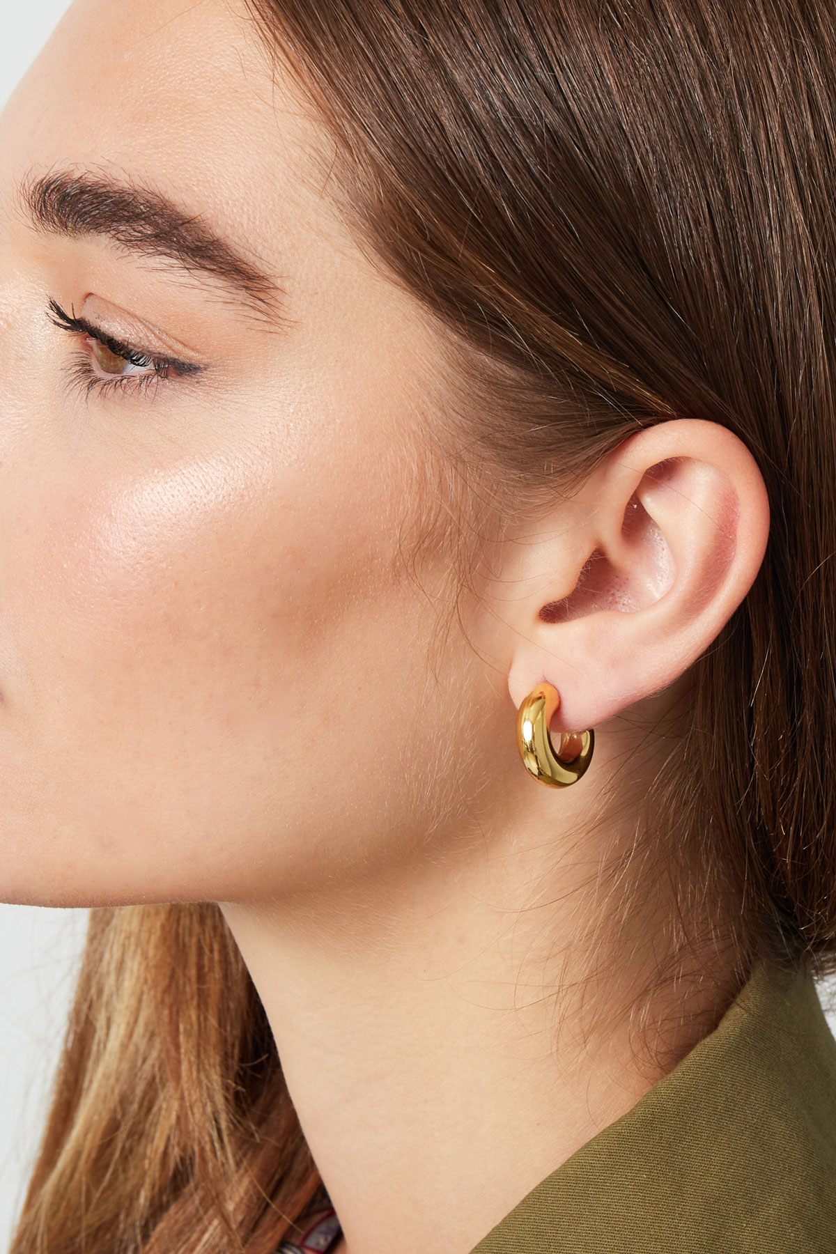 Ästhetische Basic-Ohrringe mit kleinem Halbmond – Gold Bild3