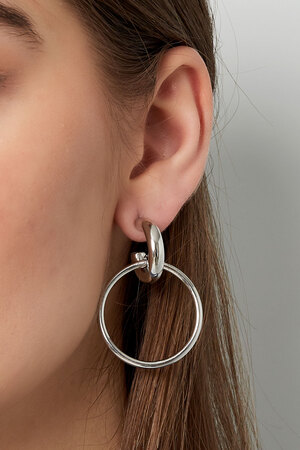 Boucles d'oreilles lien avec cercle uni - argenté h5 Image3