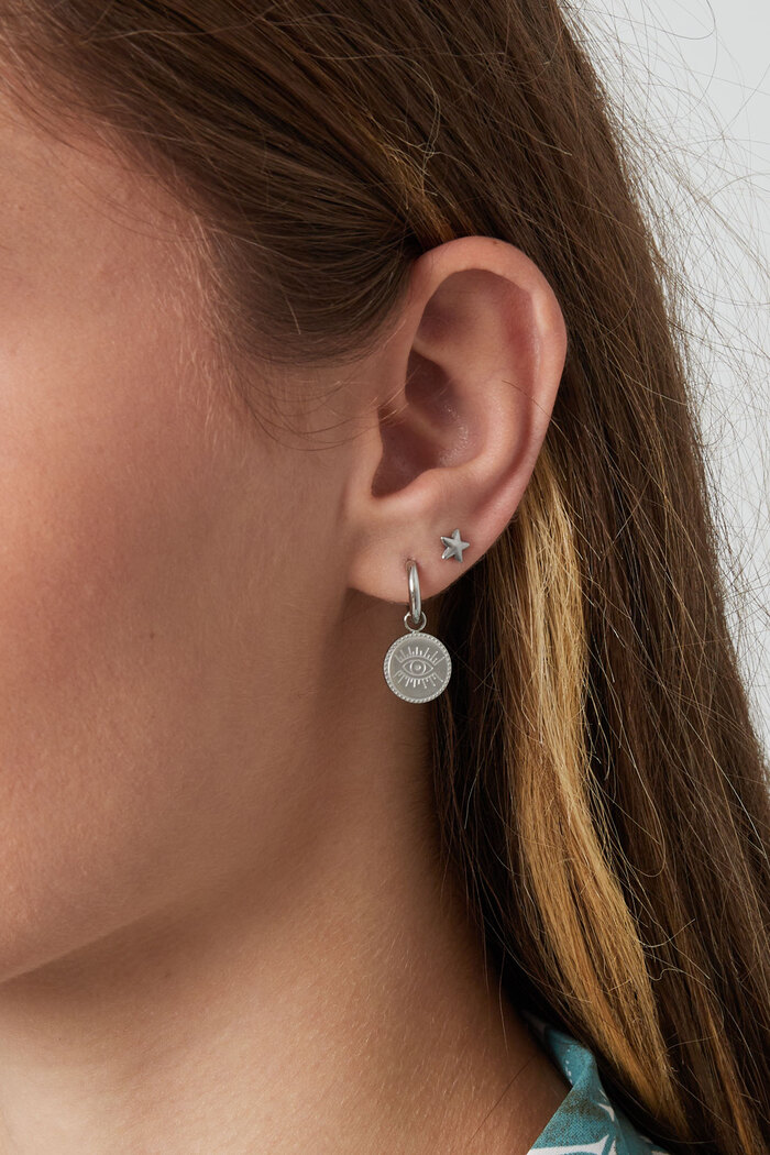Minimalistische runde Ohrringe mit Auge – Silber Bild2