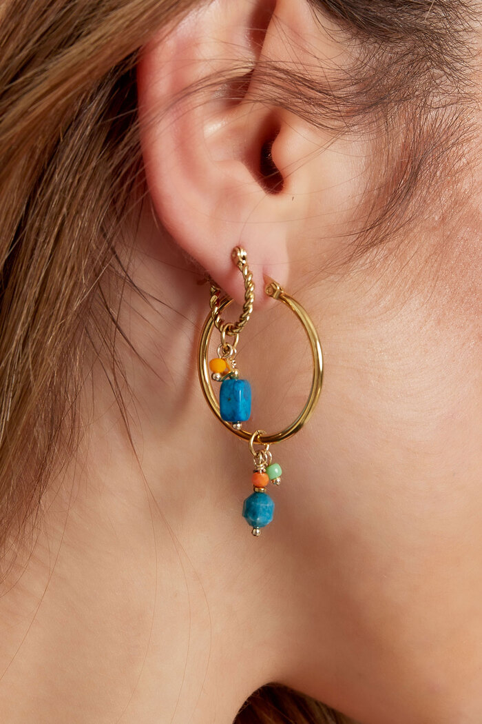 Boucles d'oreilles pierre bleue torsadée - dorée Image2