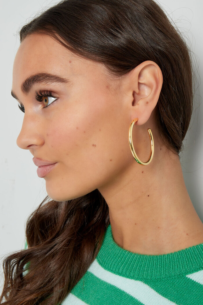 Boucles d'oreilles basic larges - dorées Image4
