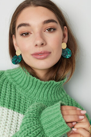 Boucles d'oreilles tendance avec détails colorés - or/vert h5 Image4