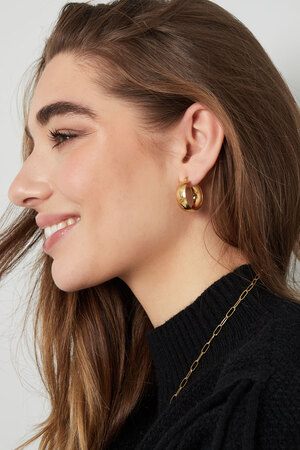 Runde Ohrringe mit kleiner Struktur – Gold h5 Bild4