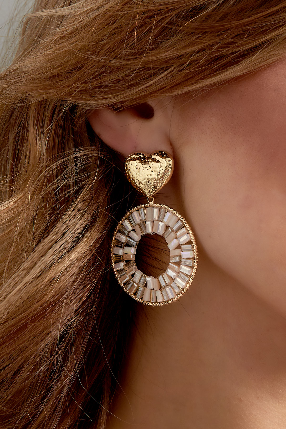 Round statement earrings with heart detail - champagne h5 Picture3