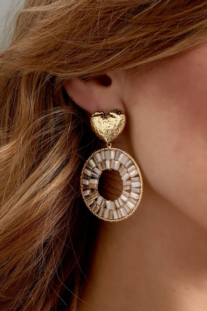 Boucles d'oreilles rondes avec détail cœur - champagne Image3