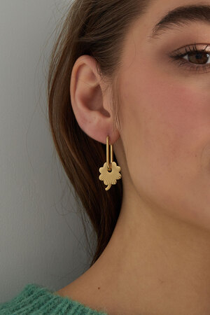 Ohrringe länglich mit Blume – Gold h5 Bild3
