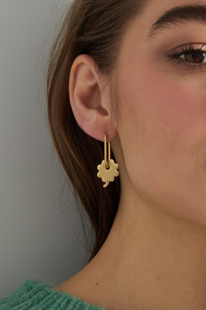 Ohrringe länglich mit Blume – Gold Bild3