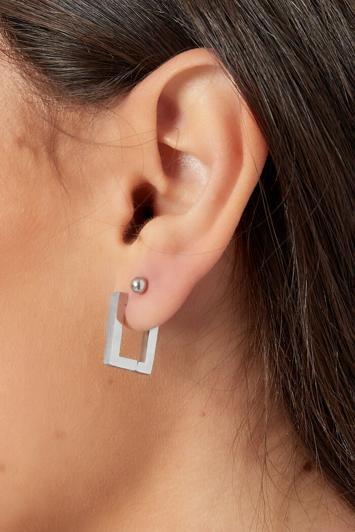 Einfache rechteckige Ohrringe aus Silber – klein  Bild3