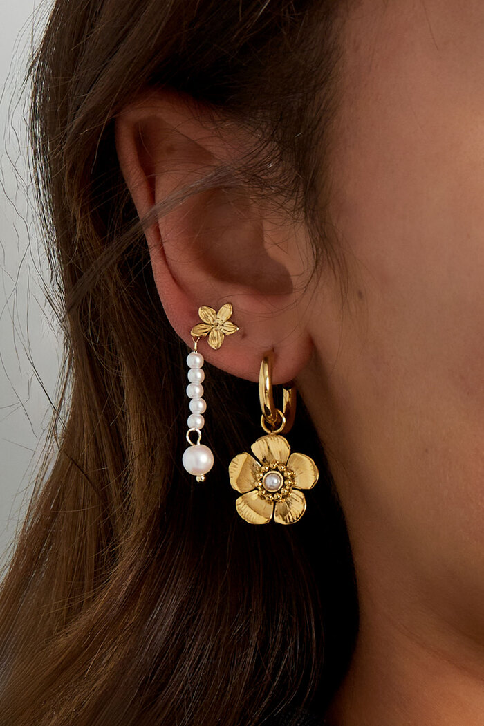 Earring with cute flower pendant - gold Picture3