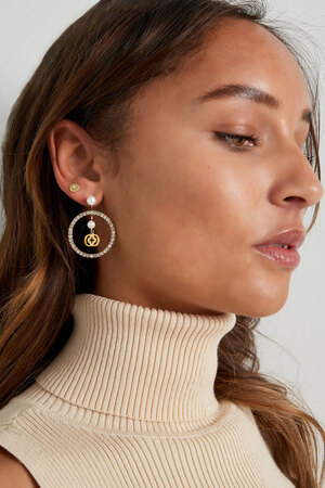 hoops on stud earrings with pearls and clover - gold h5 Picture4
