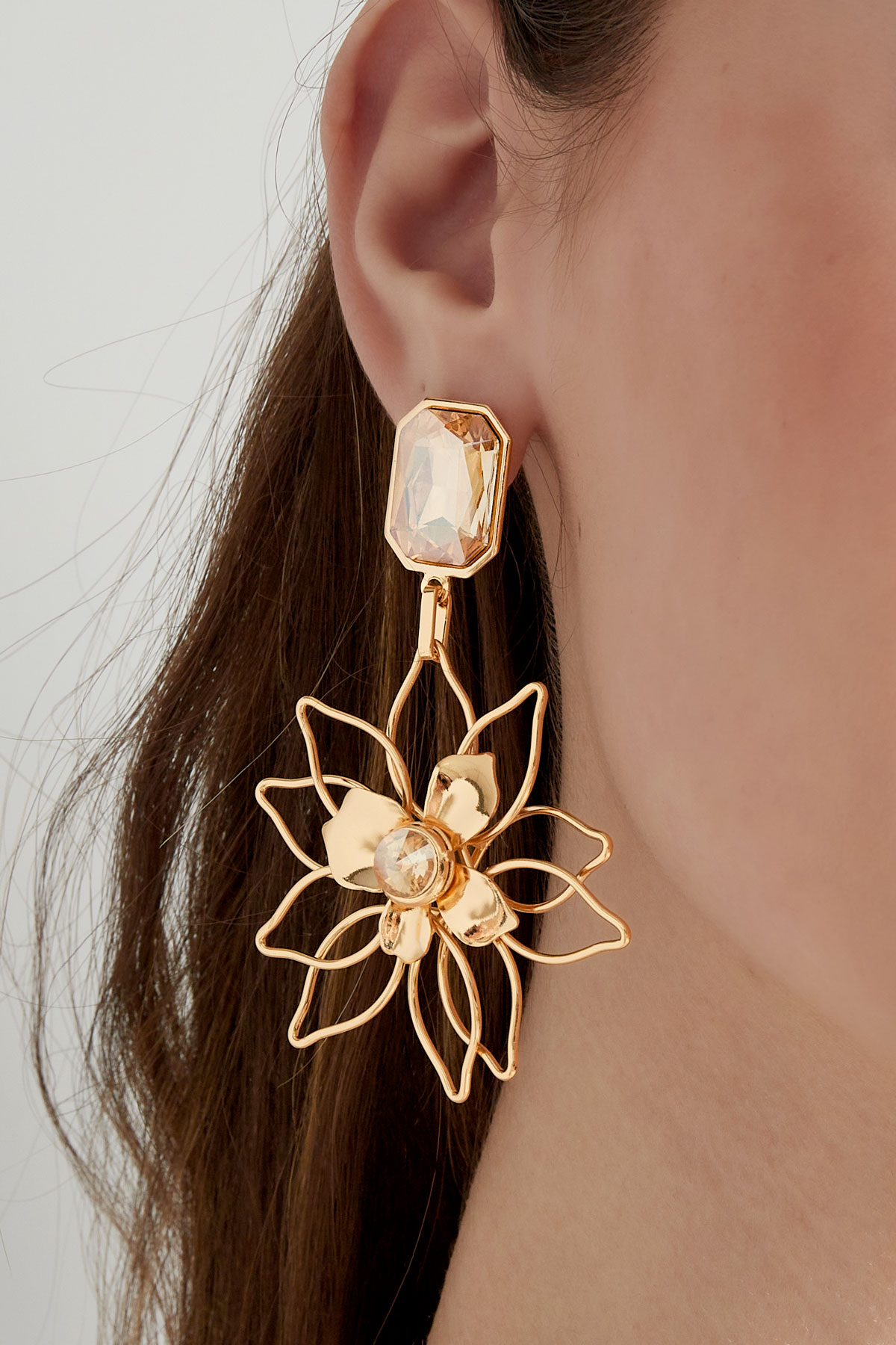Funkelnde Ohrringe mit Blumenanhänger – rosa h5 Bild3