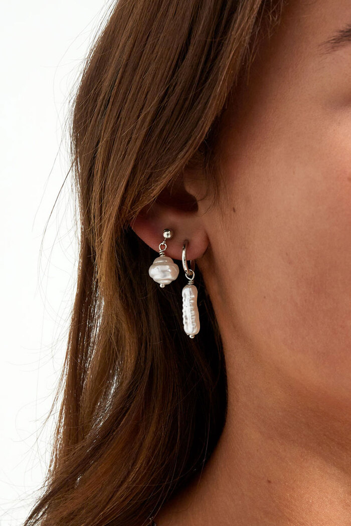 Ohrringe mit Perlenanhänger – Silber Bild3