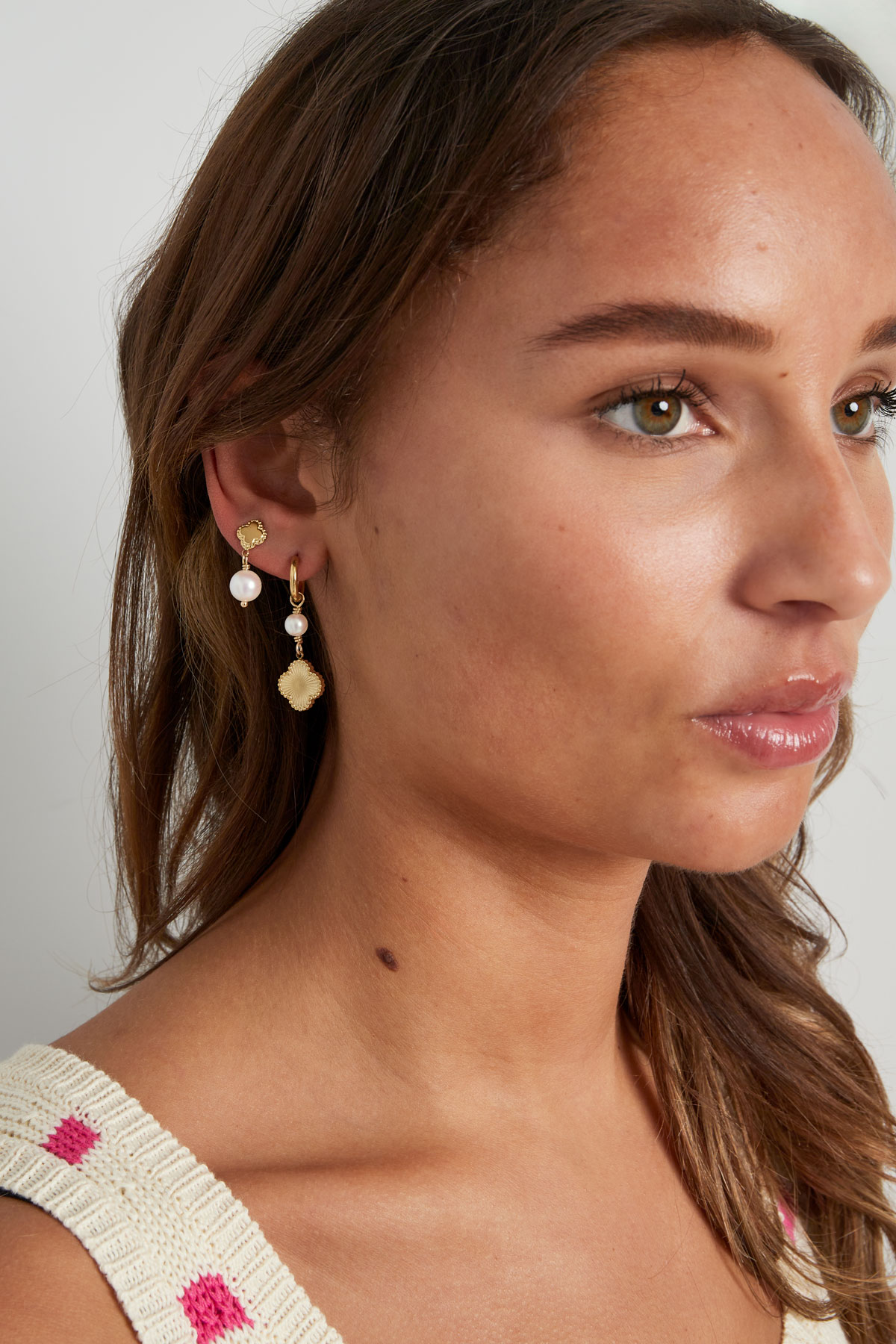 Ohrring mit Kleeblatt- und Perlenanhänger – Silber Bild2