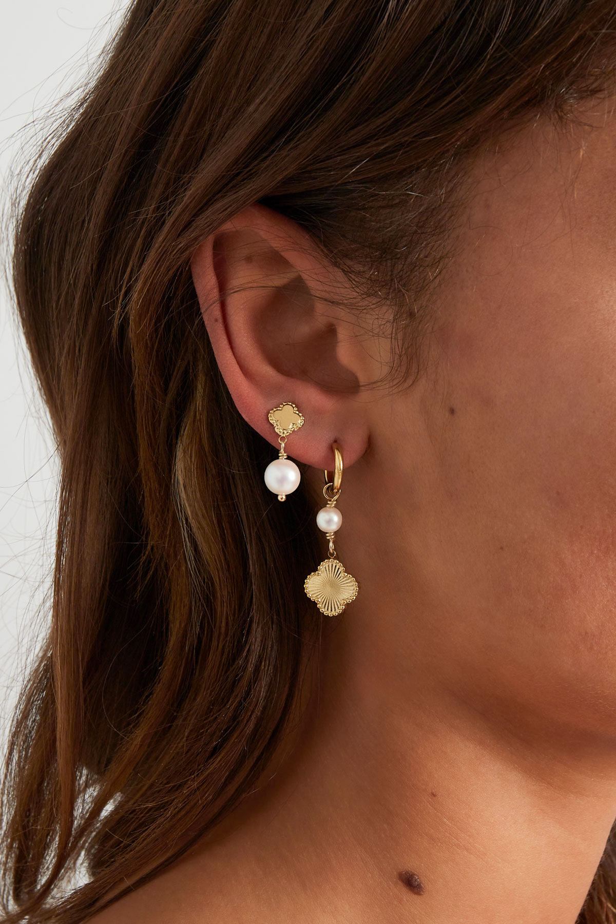 Ohrring mit Kleeblatt- und Perlenanhänger – Silber Bild3